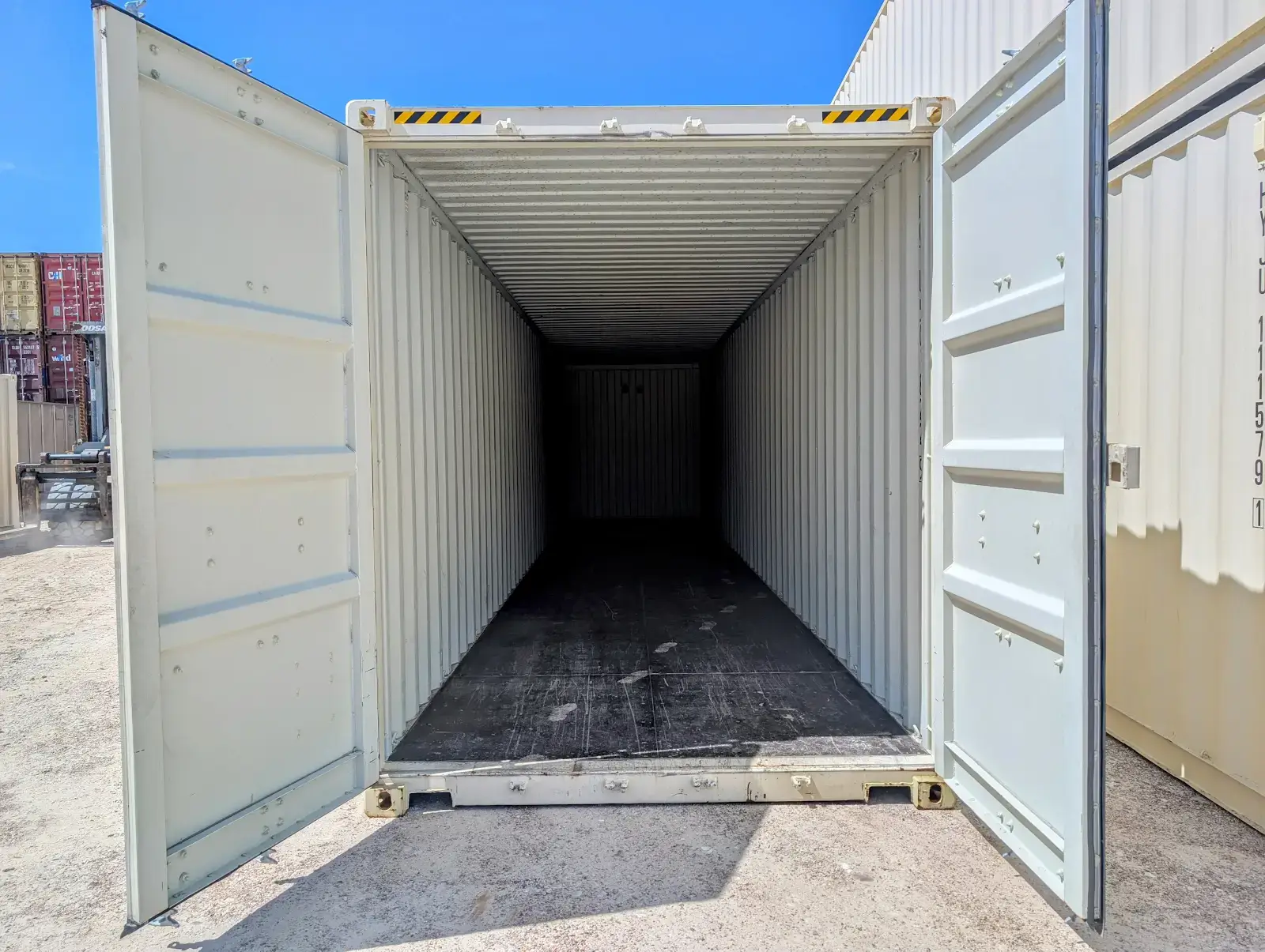 40 ft standard shipping container open door