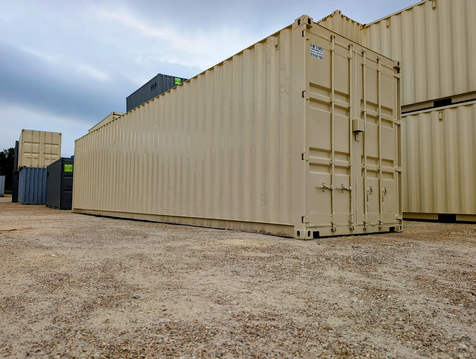 40-FOOT STANDARD SHIPPING CONTAINERS